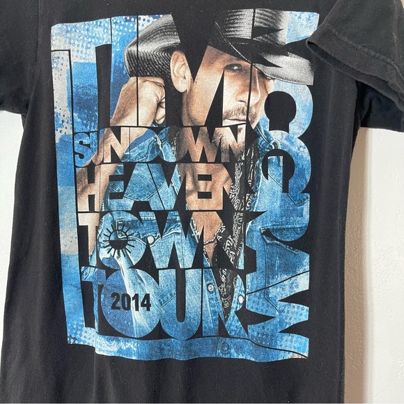 Tultex, 2014 Tim McGraw Tour Shirt. Size Small. In good used condition! - Picture 4 of 6